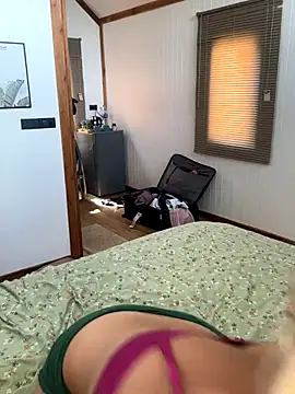 Snapshot of peachcindyy chatting on 12/18/25, 05:57 peachcindyy online show from 12/18/25, 05:57