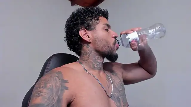 LuigiVitale 1 online show from 02/23/26, 01:47