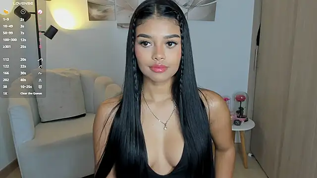 haileyflorez  online show from 04/15/26, 07:58