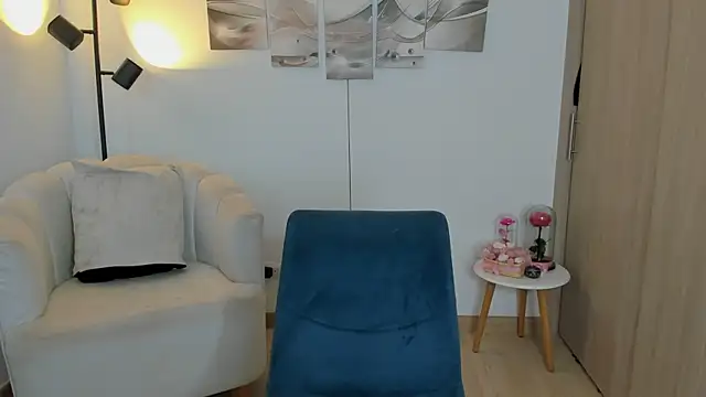 haileyflorez  online show from 04/17/26, 02:20