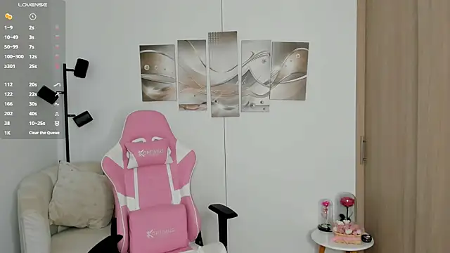 haileyflorez  online show from 05/20/26, 12:55