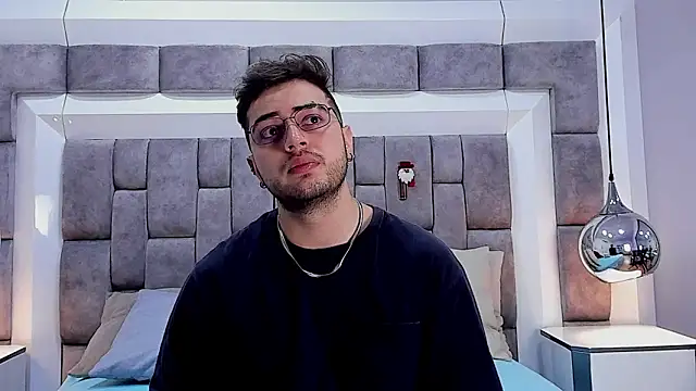 Snapshot of Ethan_Greys chatting on 11/17/25, 03:56 Ethan Greys online show from 11/17/25, 03:56