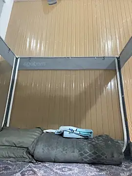 sara-xx online show from 12/04/25, 02:21