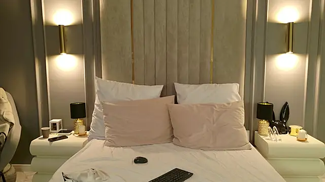 Snapshot of RileyHeaven chatting on 11/15/25, 09:32 RileyHeaven online show from 11/15/25, 09:32