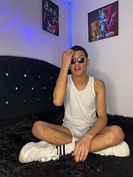 Luigi cumming1 online show from 11/18/25, 08:19