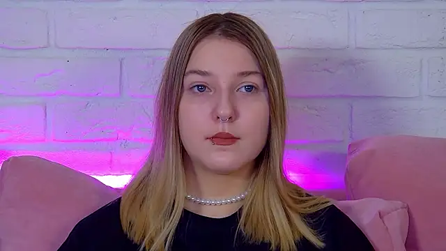 TinnaBurton online show from 05/11/26, 04:04