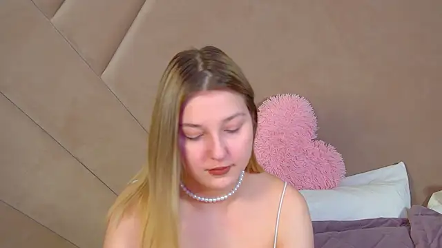 TinnaBurton online show from 06/08/26, 04:07