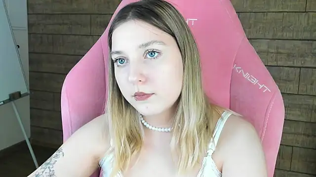 TinnaBurton online show from 06/11/26, 03:04