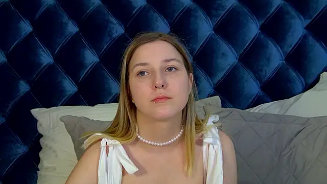 TinnaBurton online show from 07/18/26, 04:33