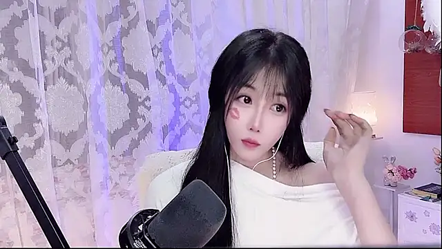Laura 520 online show from 05/19/26, 10:54