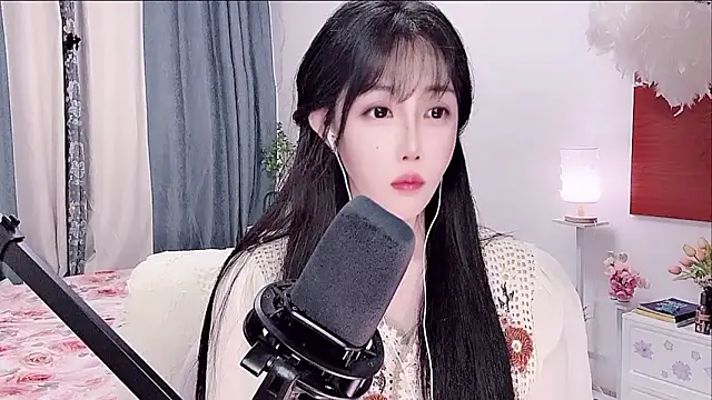 Laura 520 online show from 06/16/26, 01:03