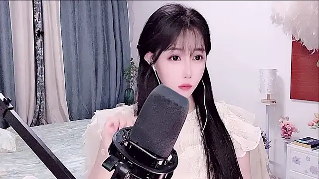 Laura 520 online show from 06/17/26, 12:18