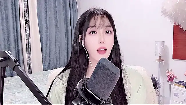 Laura 520 online show from 06/26/26, 12:42