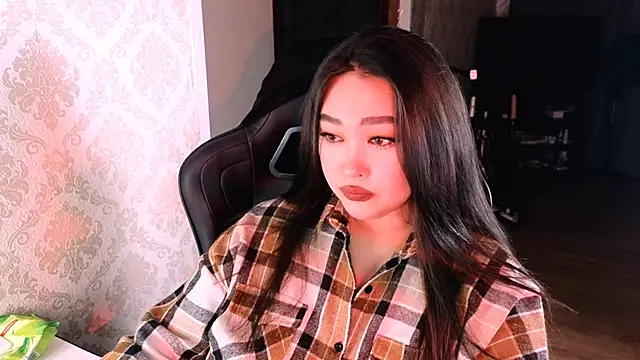 Emma Uilson online show from 12/15/25, 01:32