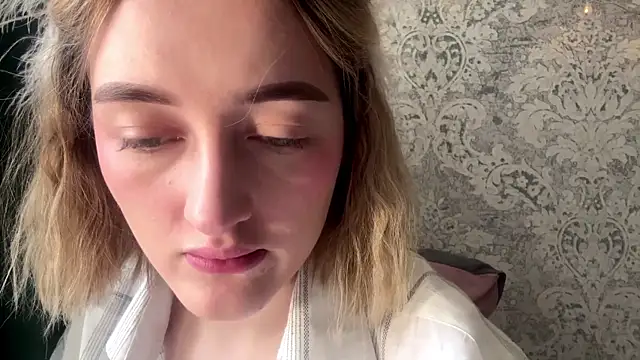 Emily lyy online show from 11/29/25, 09:23