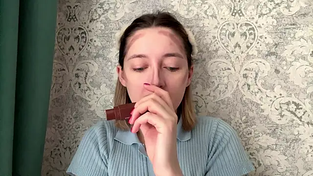 Emily lyy online show from 12/15/25, 07:34