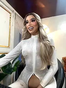 Snapshot of _SandraHornball_ chatting on 11/26/25, 10:22 SandraHornball online show from 11/26/25, 10:22