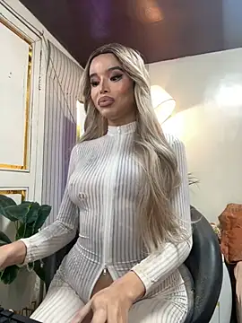 Snapshot of _SandraHornball_ chatting on 11/30/25, 02:59 SandraHornball online show from 11/30/25, 02:59