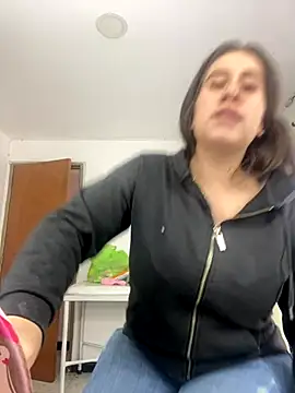 Scarlett Noire outdoors online show from 11/18/25, 07:51