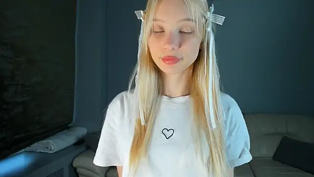 Snapshot of 18ki_ra18 chatting on 11/28/25, 04:48 18ki ra18 online show from 11/28/25, 04:48