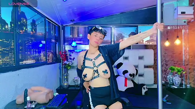 Snapshot of lunabustygirl chatting on 11/21/25, 02:49 lunabustygirl online show from 11/21/25, 02:49