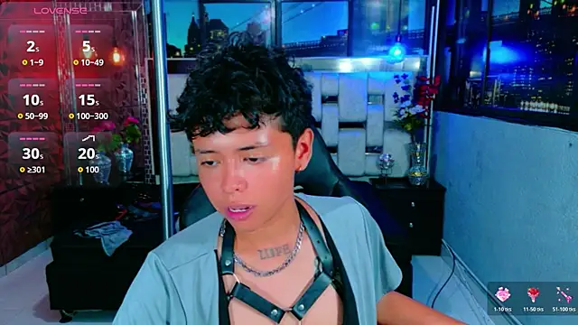 Snapshot of lunabustygirl chatting on 11/23/25, 12:32 lunabustygirl online show from 11/23/25, 12:32