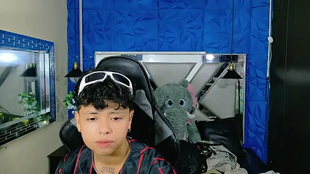 lunabustygirl online show from 12/23/25, 06:44