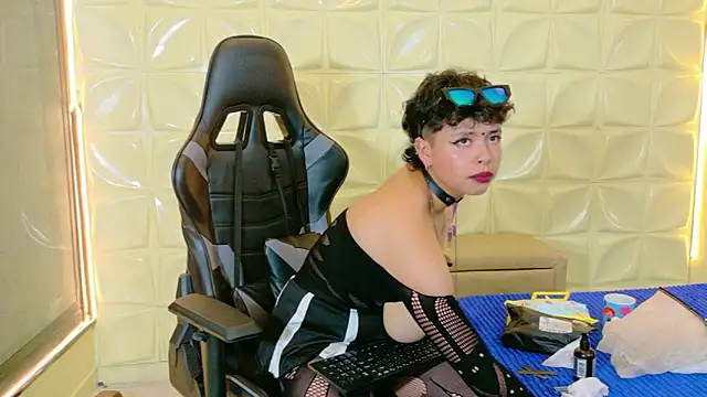 lunabustygirl online show from 03/05/26, 12:06