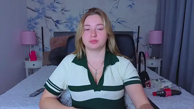 Snapshot of Sweetie_kitty1 chatting on 11/29/25, 01:36 Sweetie kitty1 online show from 11/29/25, 01:36