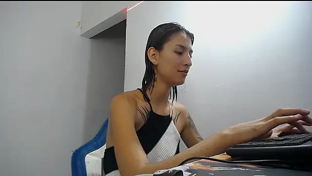 Hot play18 online show from 02/19/26, 09:33