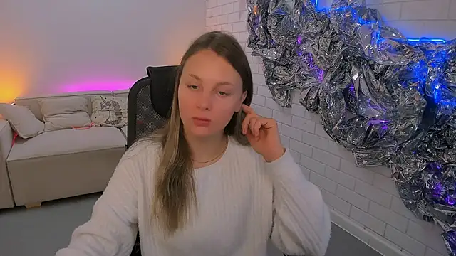 SandraLindsey online show from 11/26/25, 06:25