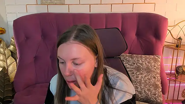 SandraLindsey online show from 11/29/25, 01:25