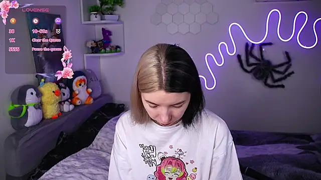 Emmie shy online show from 04/13/26, 07:19