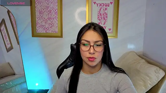 Snapshot of Maleja_v_ chatting on 11/26/25, 01:34 Maleja v online show from 11/26/25, 01:34