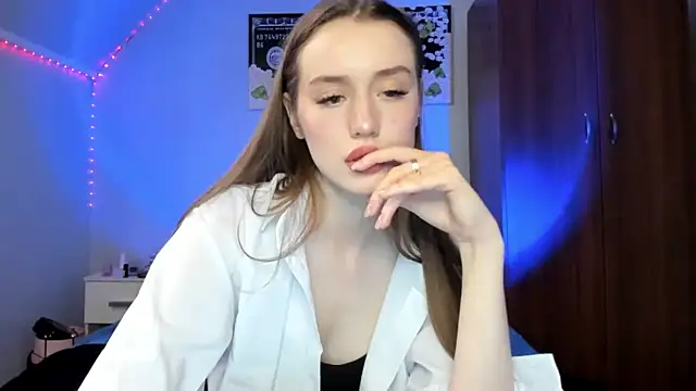 tinyglow online show from 02/05/26, 07:51