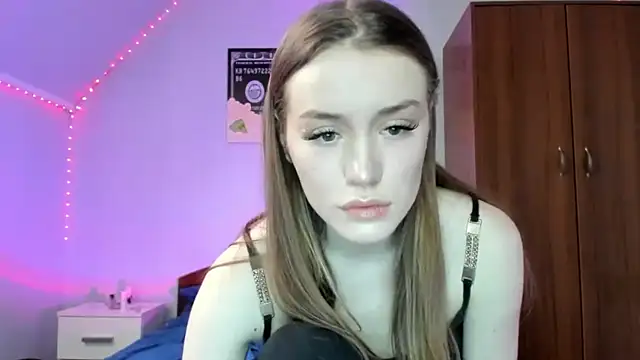 tinyglow online show from 03/13/26, 09:32