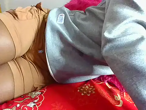 Snapshot of Naughtybadgal chatting on 11/17/25, 06:24 Naughtybadgal online show from 11/17/25, 06:24