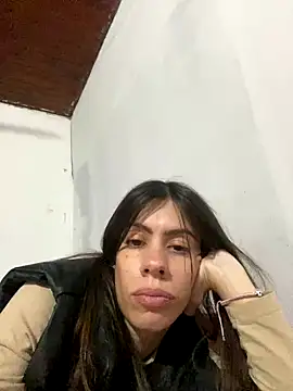 Snapshot of putit4444 chatting on 11/23/25, 01:16 putit4444 online show from 11/23/25, 01:16