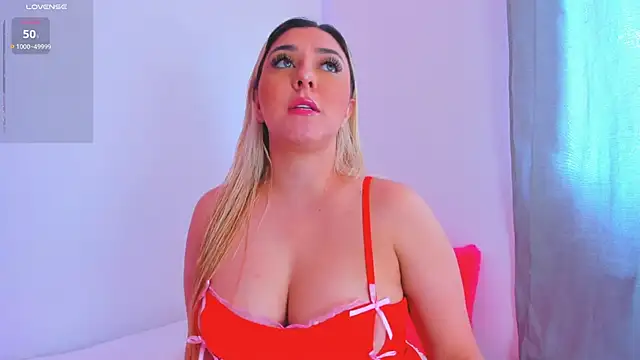 Snapshot of 02_Valery chatting on 11/20/25, 05:12 02 Valery online show from 11/20/25, 05:12