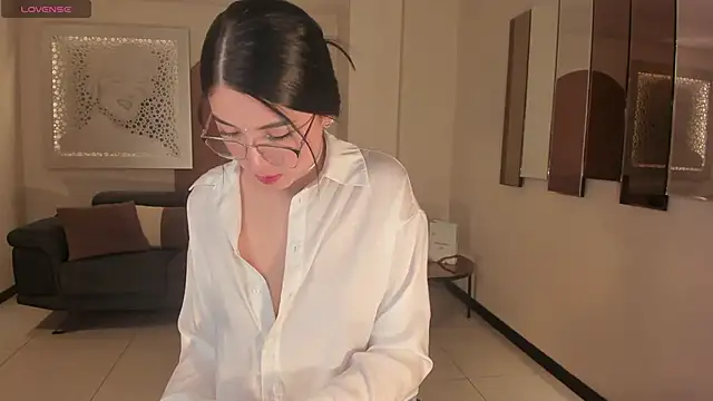 HaileyRoss  online show from 12/05/25, 12:03