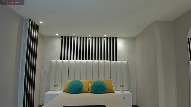 AmberFox1 online show from 12/21/25, 10:44