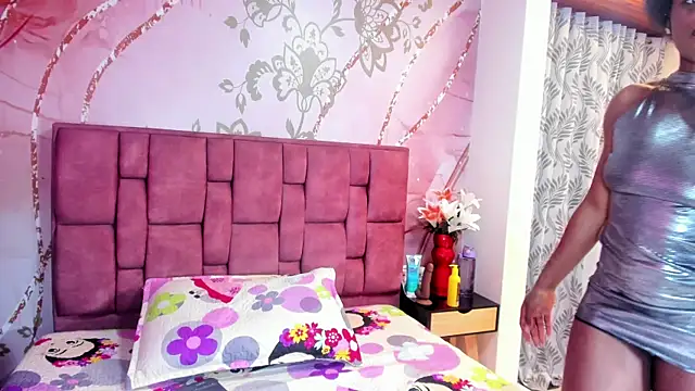 Snapshot of anisha_zambrano chatting on 12/18/25, 01:06 anisha zambrano online show from 12/18/25, 01:06