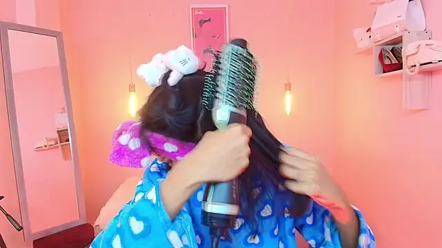 Snapshot of Milu_carbajal_x chatting on 01/18/26, 12:42 Milu carbajal x online show from 01/18/26, 12:42