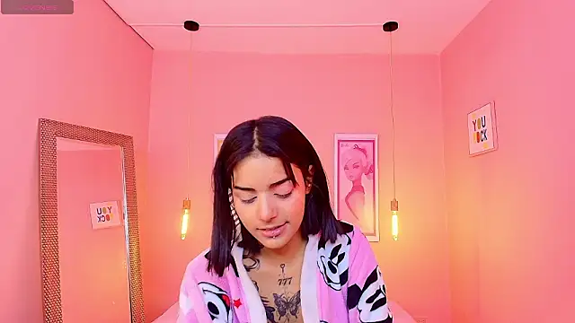 Snapshot of Milu_carbajal_x chatting on 02/14/26, 04:42 Milu carbajal x online show from 02/14/26, 04:42