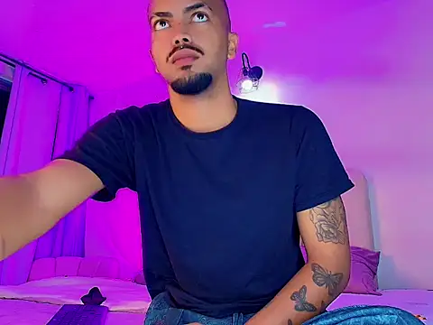 KMichelle1 online show from 12/02/25, 03:12