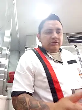 Snapshot of gordoju chatting on 11/18/25, 03:49 gordoju online show from 11/18/25, 03:49