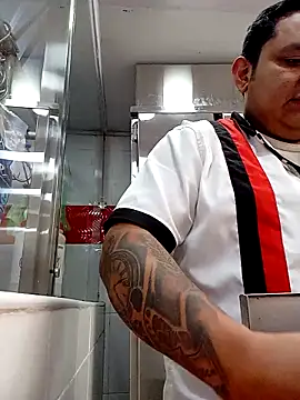 Snapshot of gordoju chatting on 11/23/25, 02:39 gordoju online show from 11/23/25, 02:39