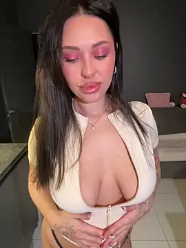 Snapshot of Lolla_dolly chatting on 11/28/25, 09:28 Lolla dolly online show from 11/28/25, 09:28