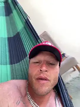 Snapshot of patraick chatting on 11/16/25, 11:16 patraick online show from 11/16/25, 11:16