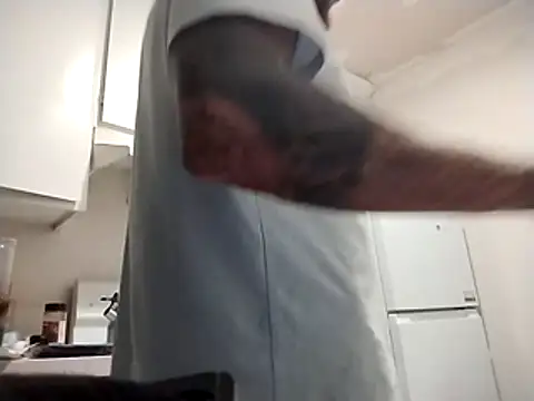 Snapshot of CarlosStillBig chatting on 11/20/25, 03:45 CarlosStillBig online show from 11/20/25, 03:45